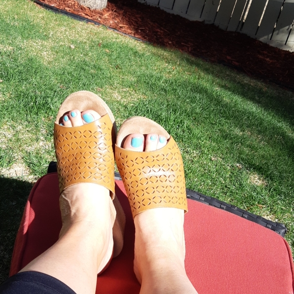 Shoes - Picture 4 of 5